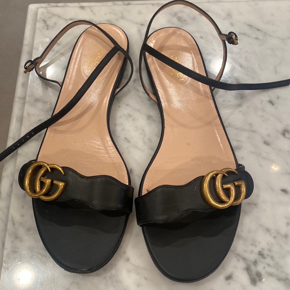Gucci flat sandals